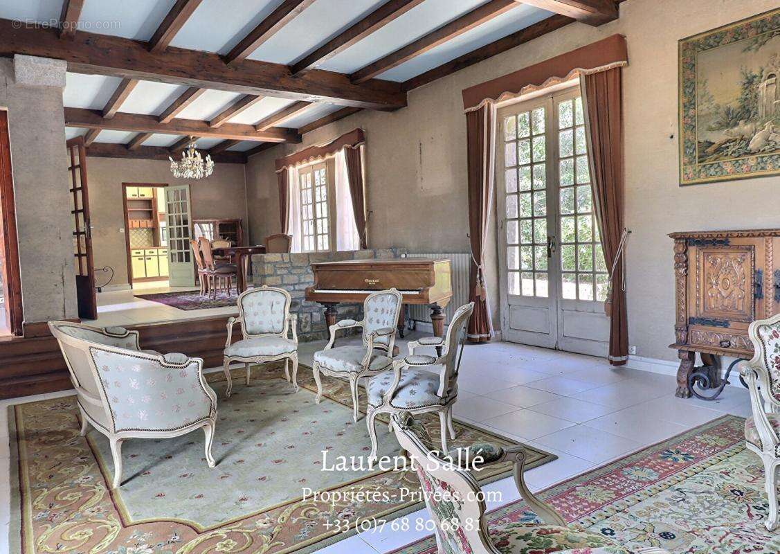 Maison de Maître de 250 m2, édifiée dans un parc boisée de plus de 4 hectares - photo 6
