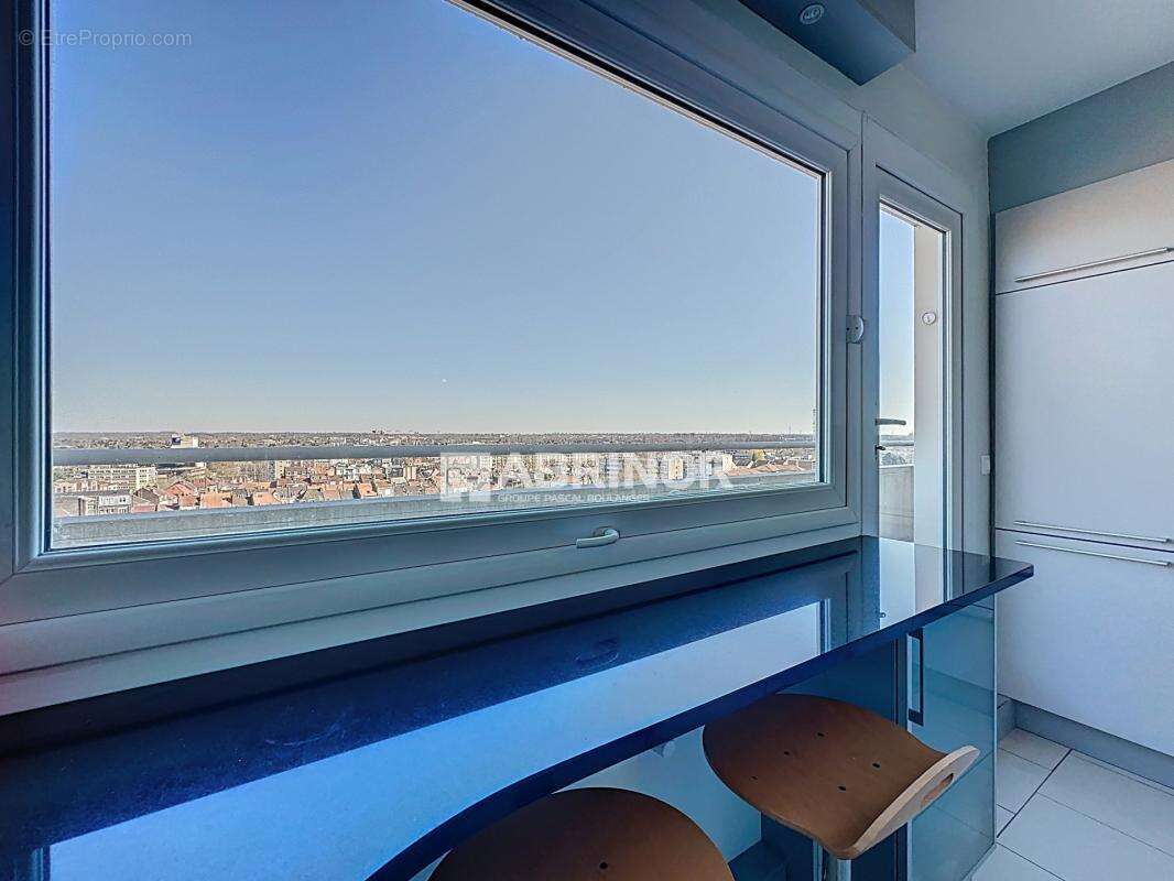 Dernier etage - duplex - 3 chambres, bureau - terrasse - garage 2 voitures- vue exceptionnelle - cave - photo 3