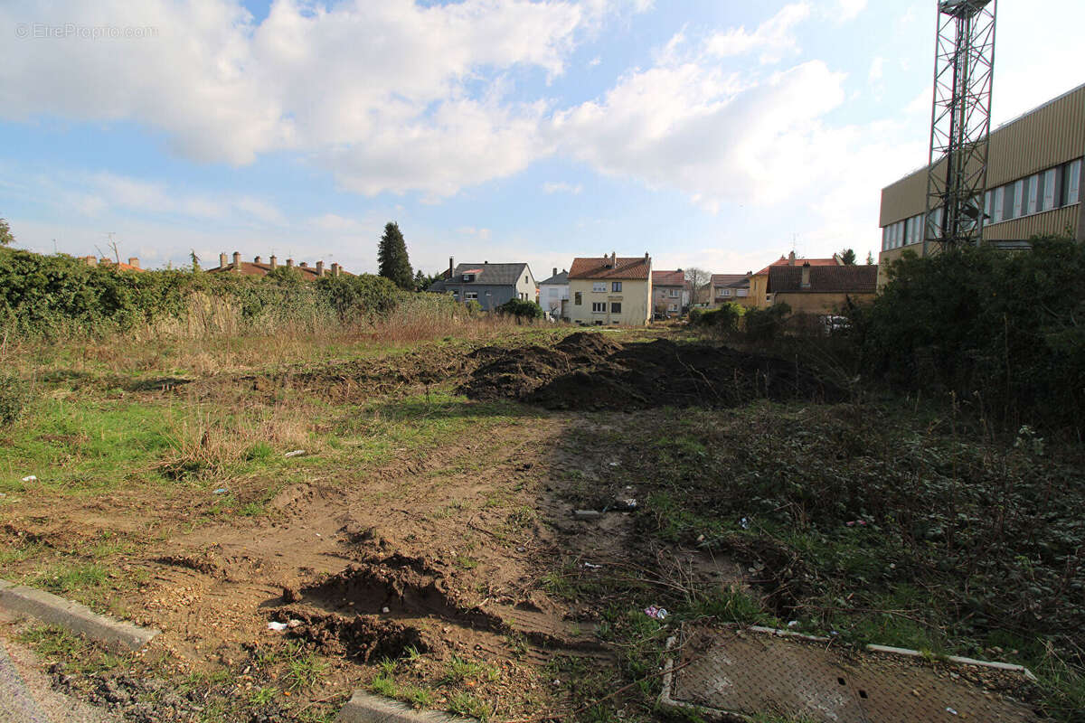Terrain à BOUZONVILLE