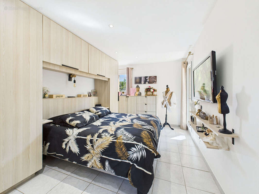 Maison à CHATEAUNEUF-LE-ROUGE