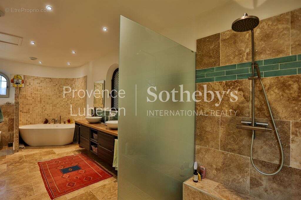 Maison à L&#039;ISLE-SUR-LA-SORGUE