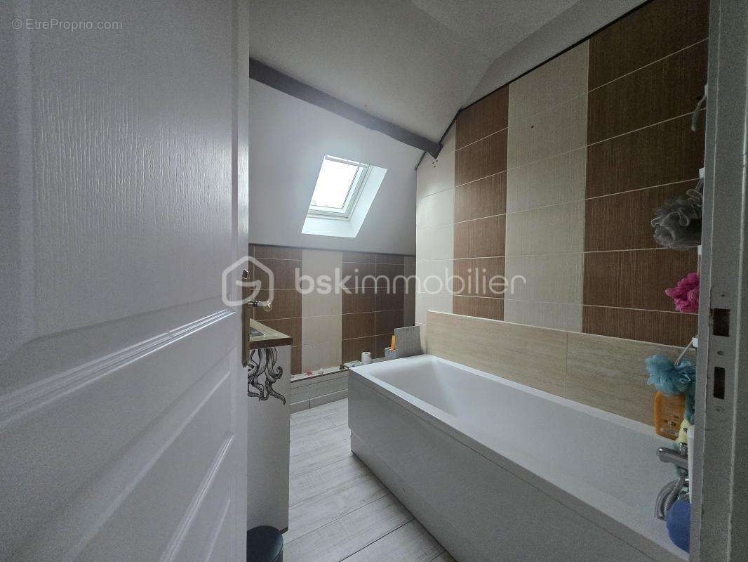 Maison à CHATENAY-SUR-SEINE