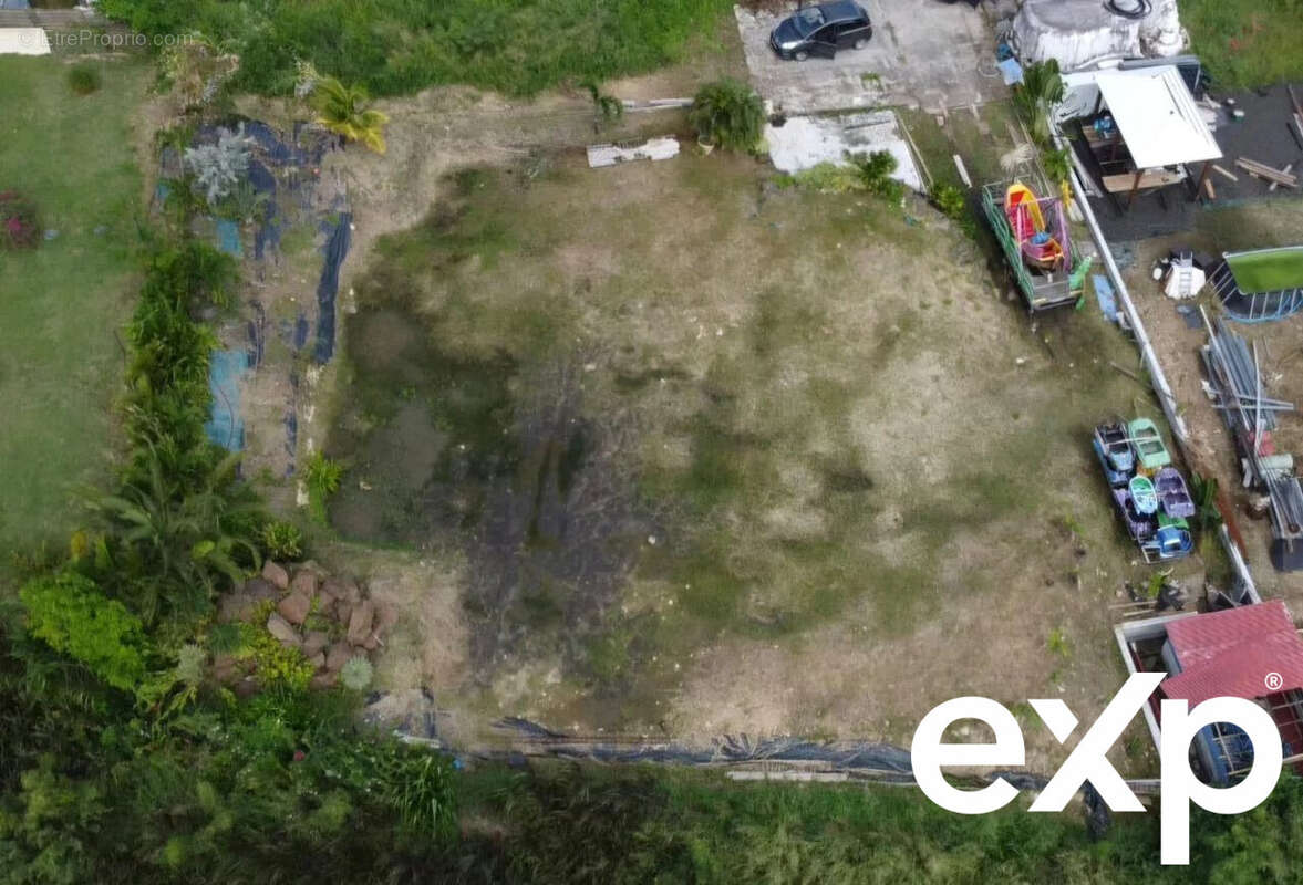 Terrain à LE VAUCLIN