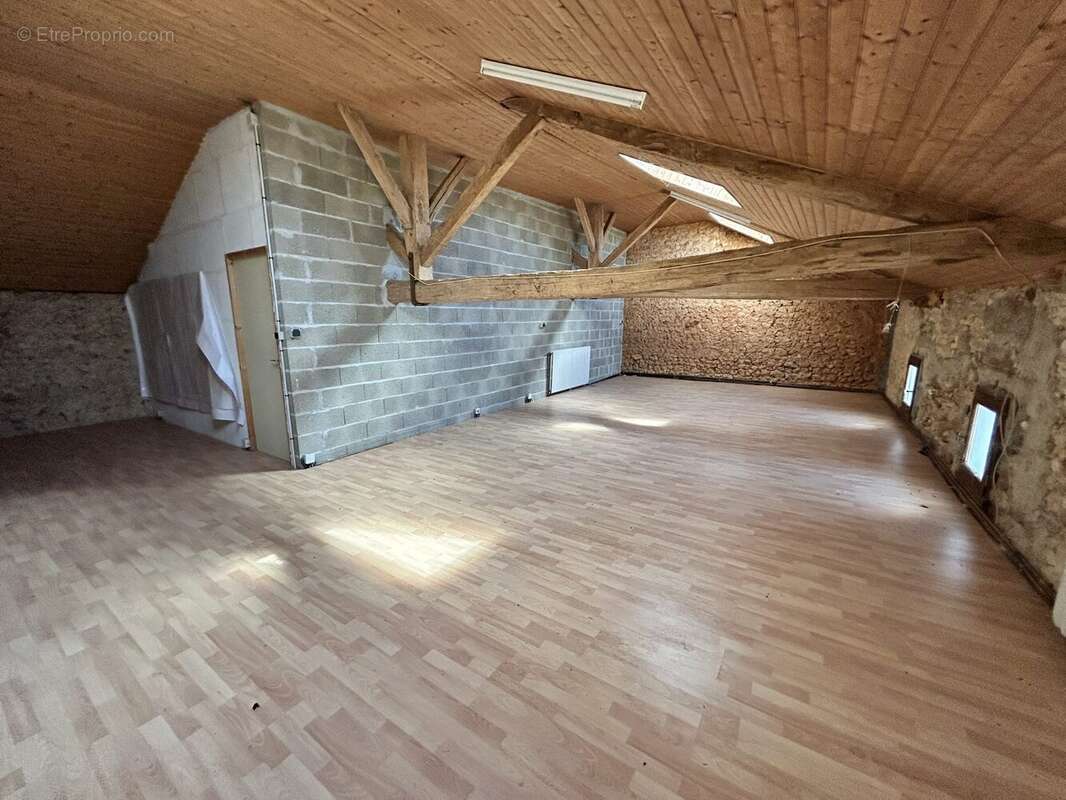 Maison à YVRAC-ET-MALLEYRAND