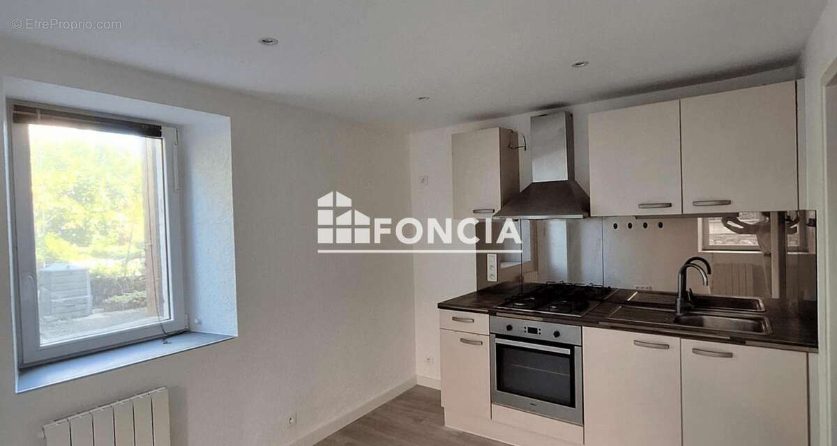 Appartement à PERON