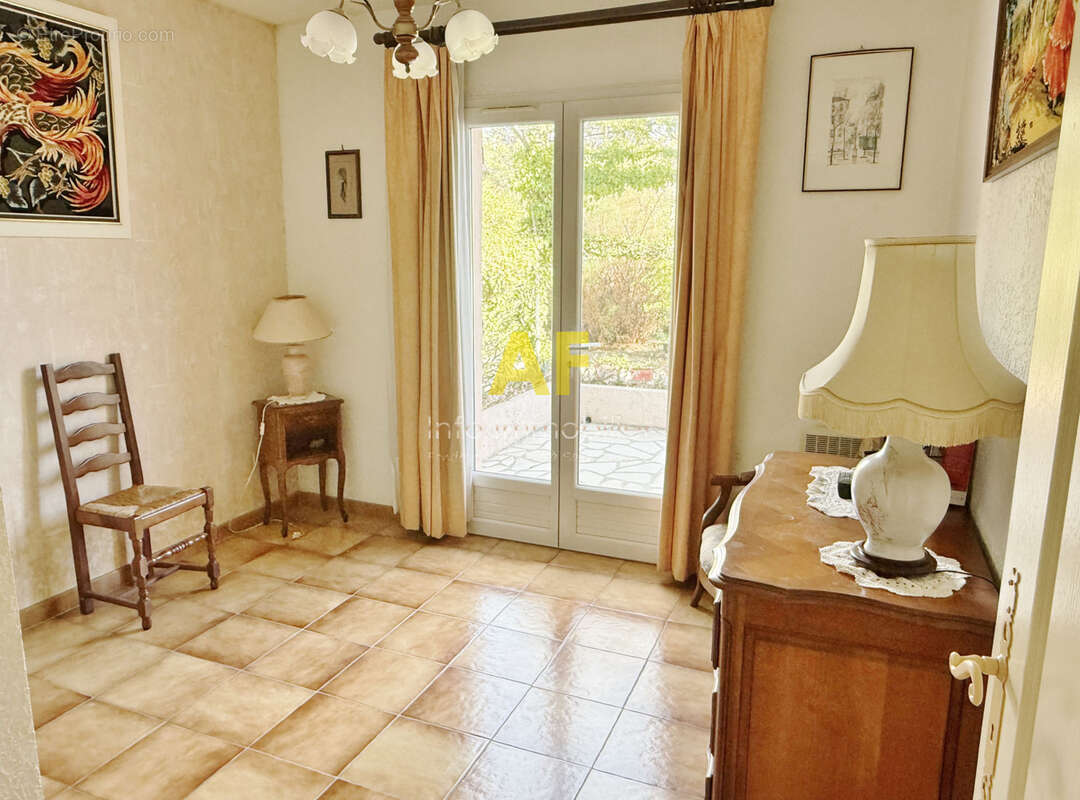 SAINT RAPHAEL Valescure - Villa provençale de plain-pied 3 chambres avec piscine et garage 41m2 - photo 6