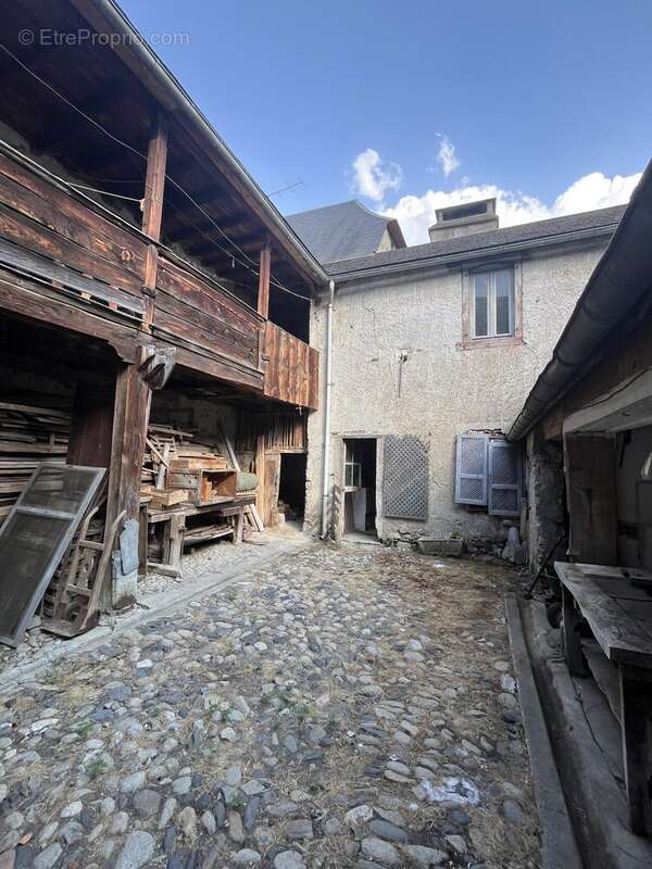 Maison 100 m² à Campan  - photo 2