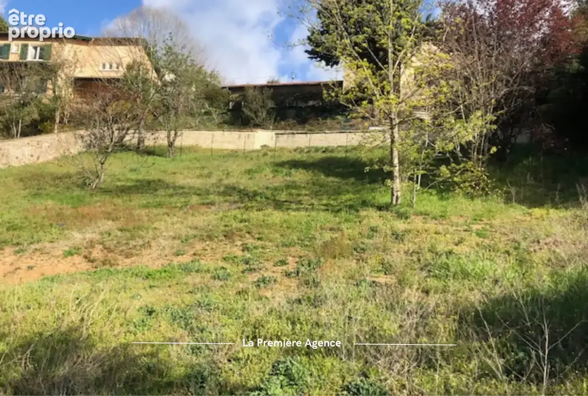 Terrain à SAINT-FORGEUX