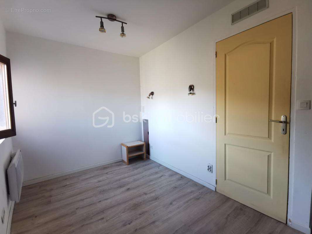 THOARD – Maison de village avec vue imprenable et fort potentiel locatif - photo 12