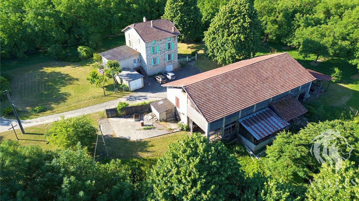 Maison en pierres avec dépendances - photo 2