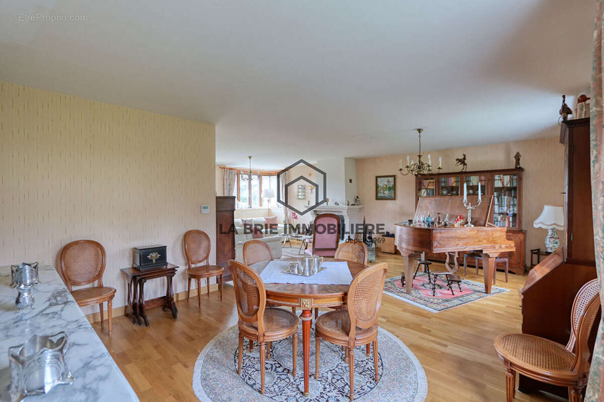 Maison à VILLECRESNES