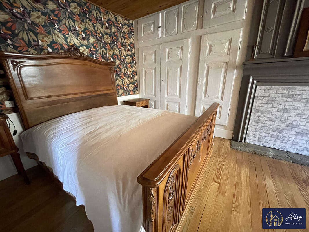 Maison 5 pièces APCHON  - Maison à APCHON