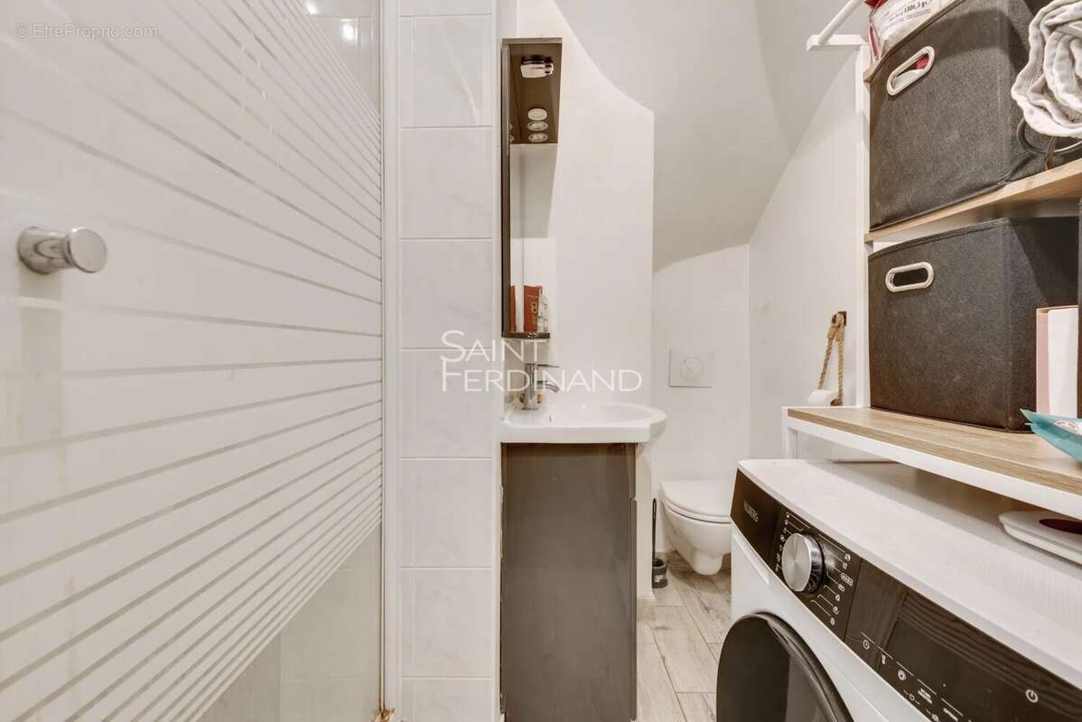 Appartement à PARIS-17E