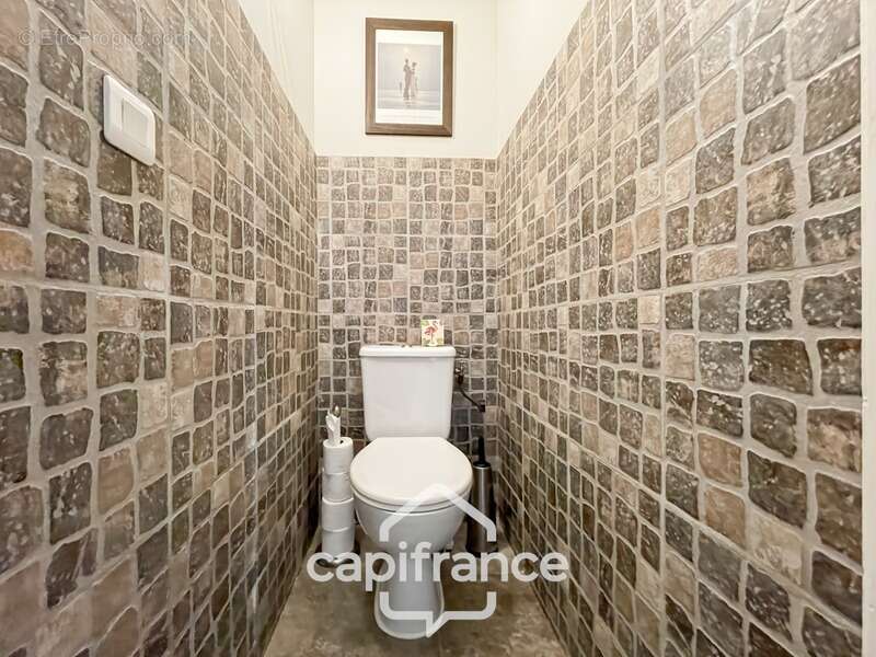 belle poportunité sur Alleins : maison de village de 102 m2 entièrement rénovée et climatisée, 2 niveaux avec 2 grandes chambres - photo 27