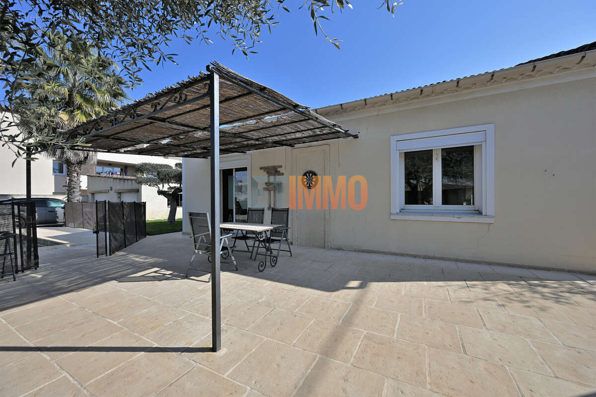 Villa plain-pied avec piscine - photo 13