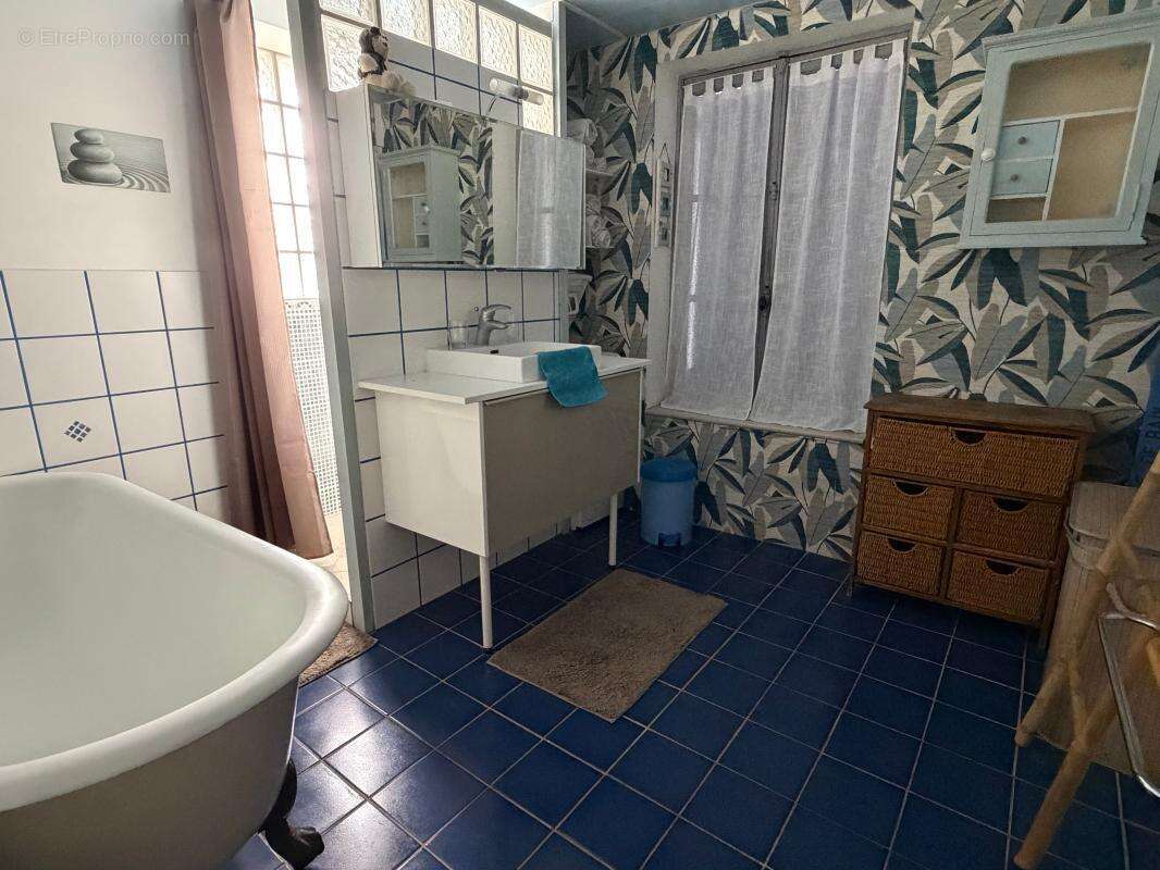 Maison ancienne de plus de 90 m² + bungalow T3 - À 7 min de la gare de Bueil - photo 5