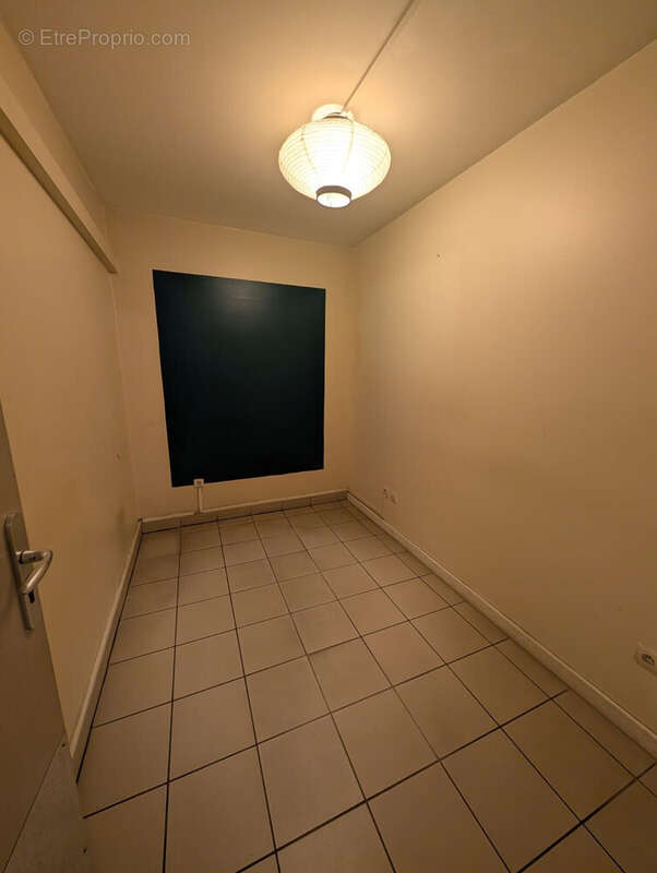 Commerce 78 m² à Saint-Pierre  - photo 2