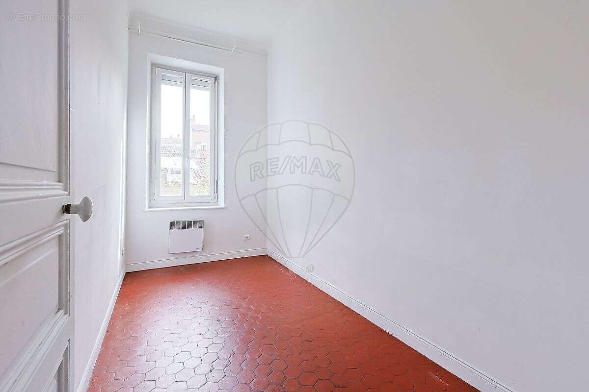 Appartement à MARSEILLE-4E