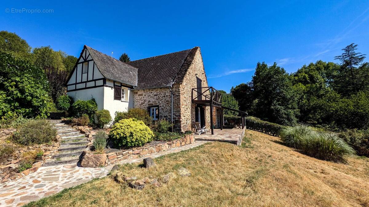 Maison à AUBAZINES