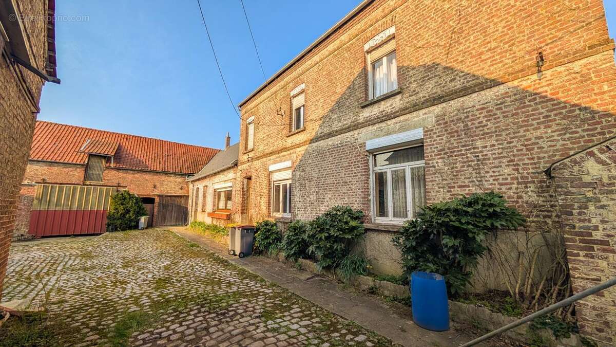 Maison à WALINCOURT-SELVIGNY
