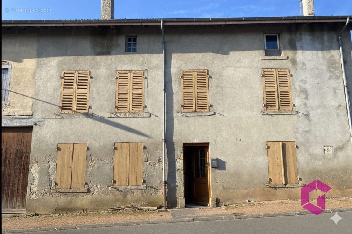 Maison de ville à rénover - photo 2