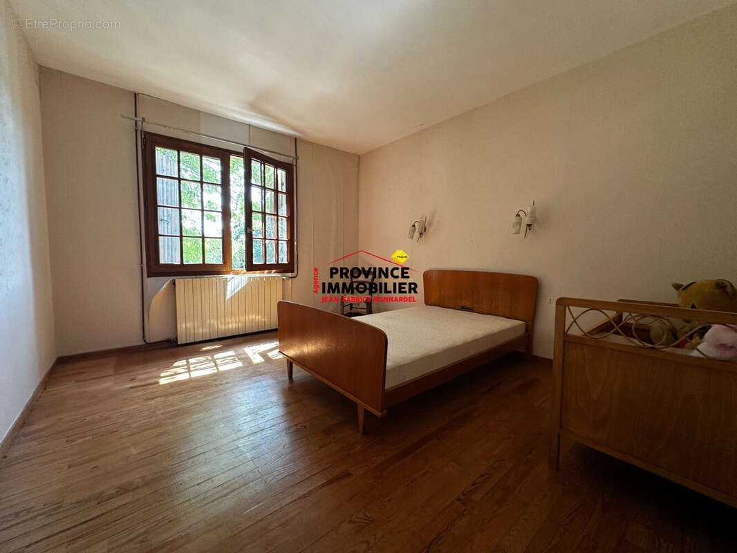 Maison 153 m² à Grignan  - photo 8