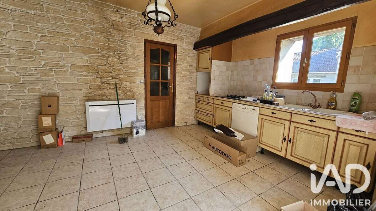 Maison 103 m² à Villeneuve-La-Guyard  - photo 2