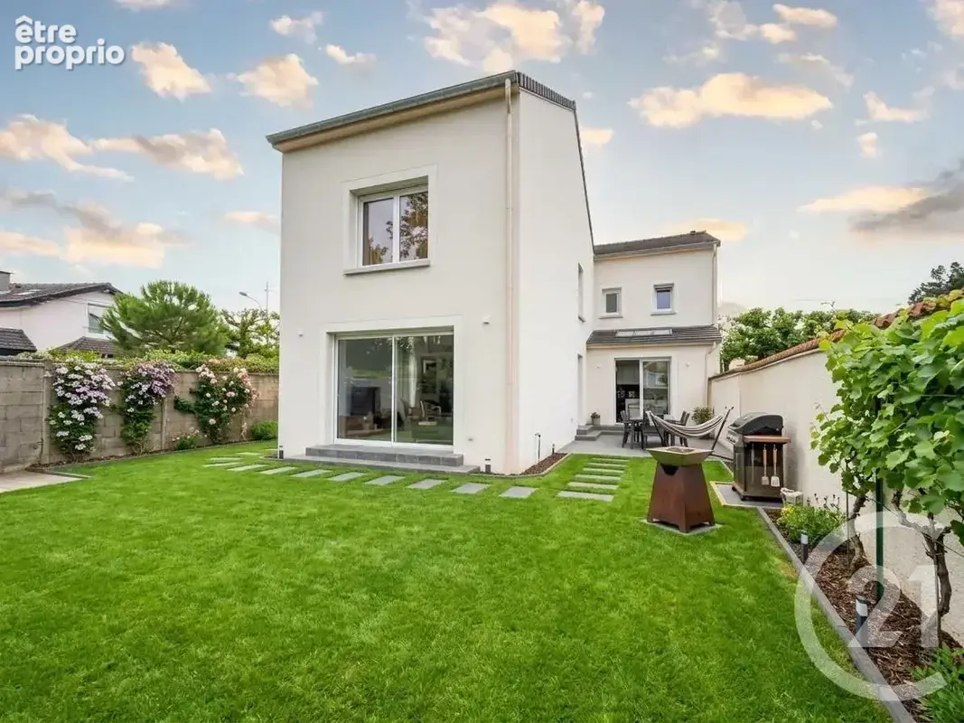 Photo Maison à Saint-Maur-Des-Fosses au prix de 849 000€