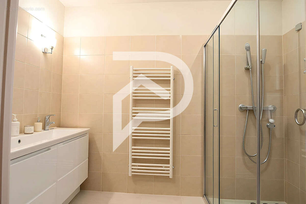 Maison à SAINT-LAURENT-D'AIGOUZE