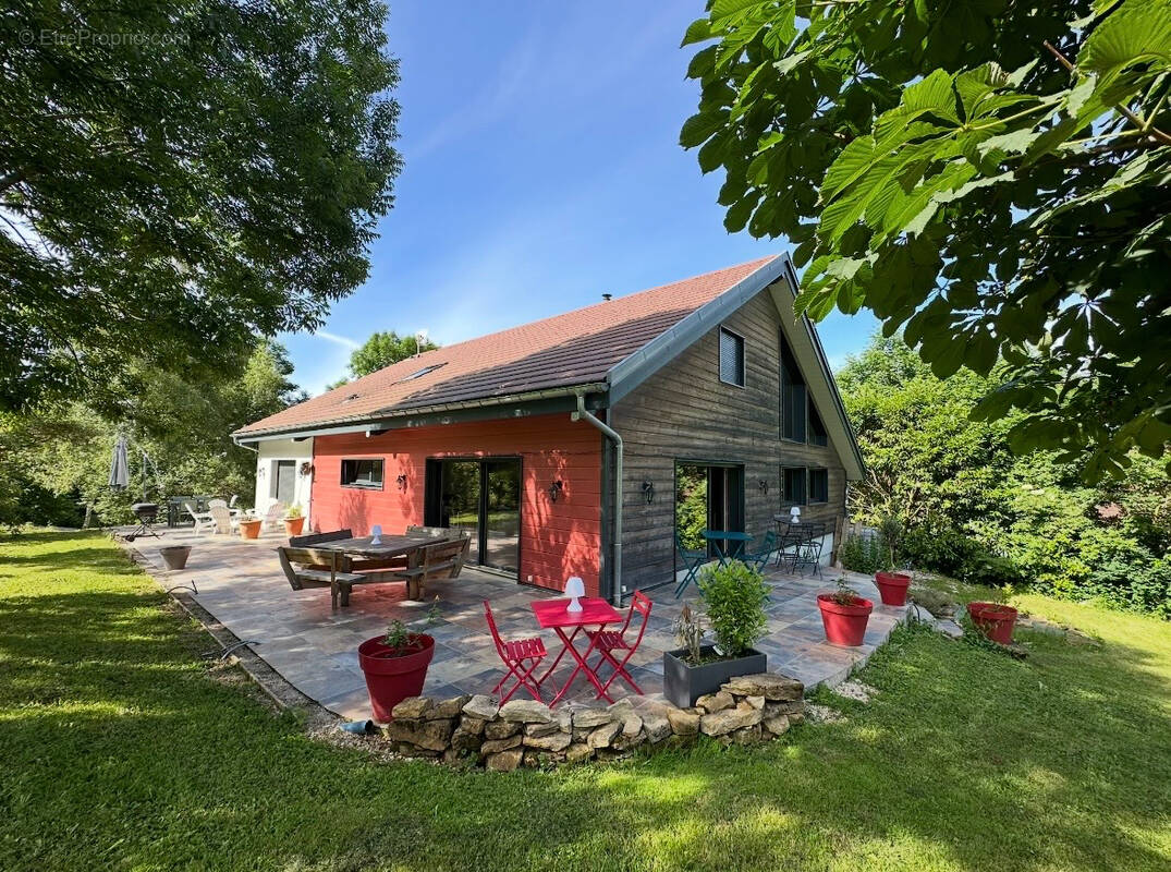 Maison à CHAUX-CHAMPAGNY