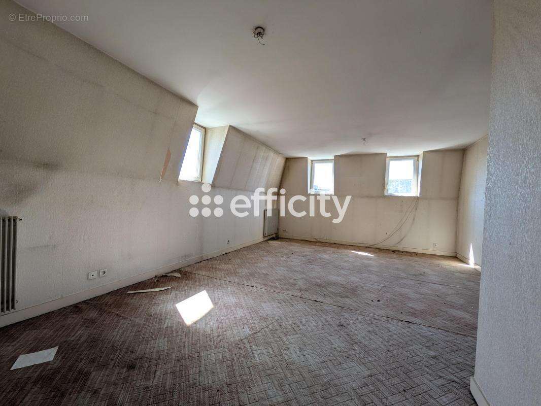 Appartement 180 m² à Cinq-Mars-La-Pile  - photo 11