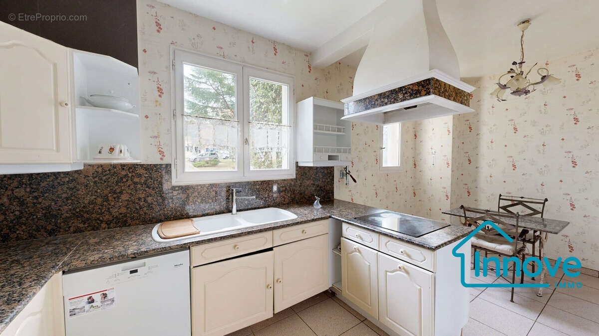 Maison à SAINT-NOM-LA-BRETECHE