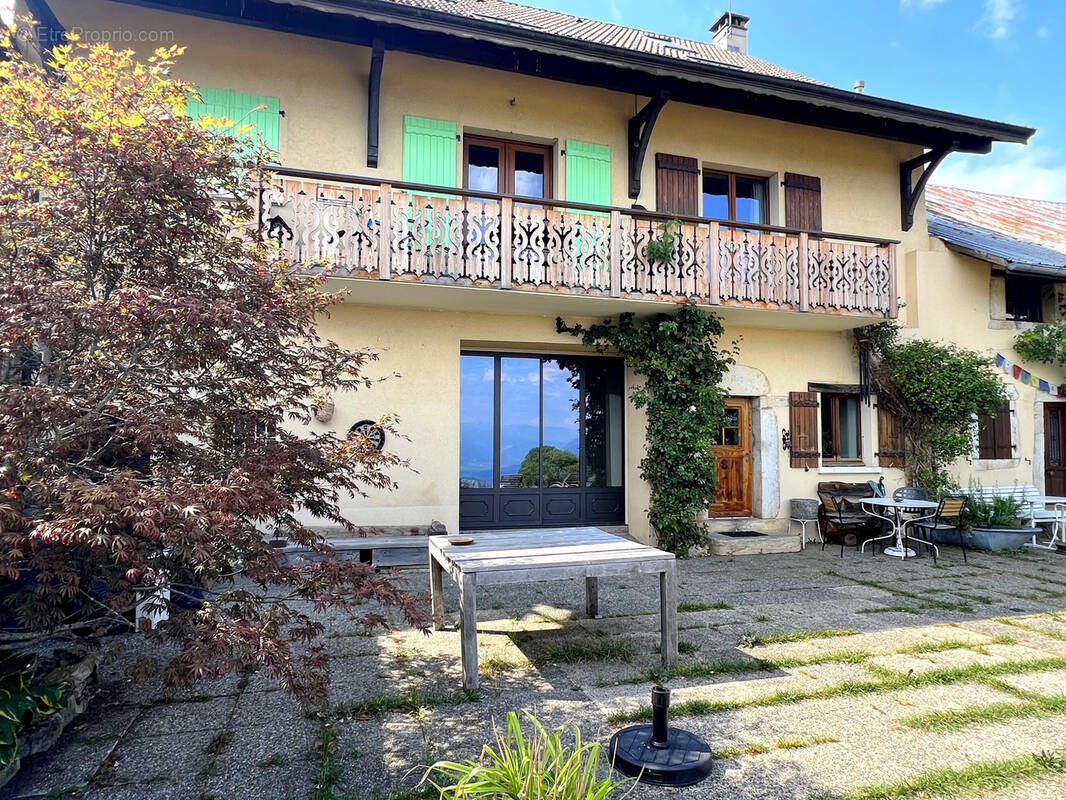 Maison à COLLONGES-SOUS-SALEVE