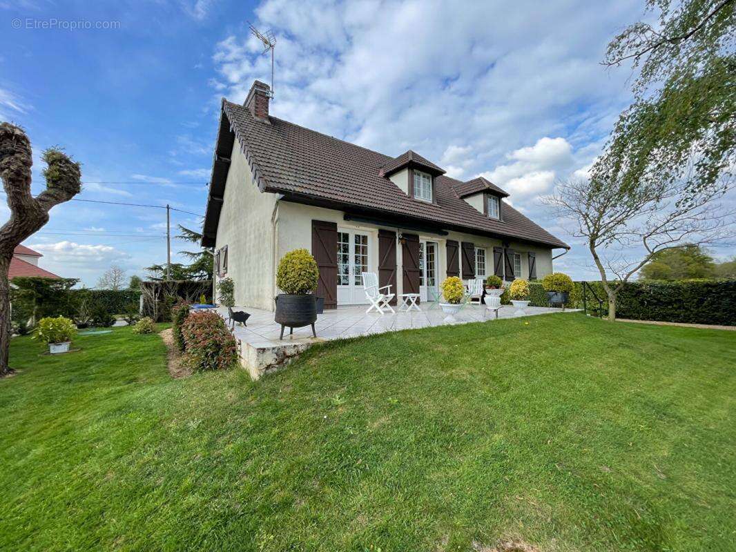 Maison à FAVEROLLES