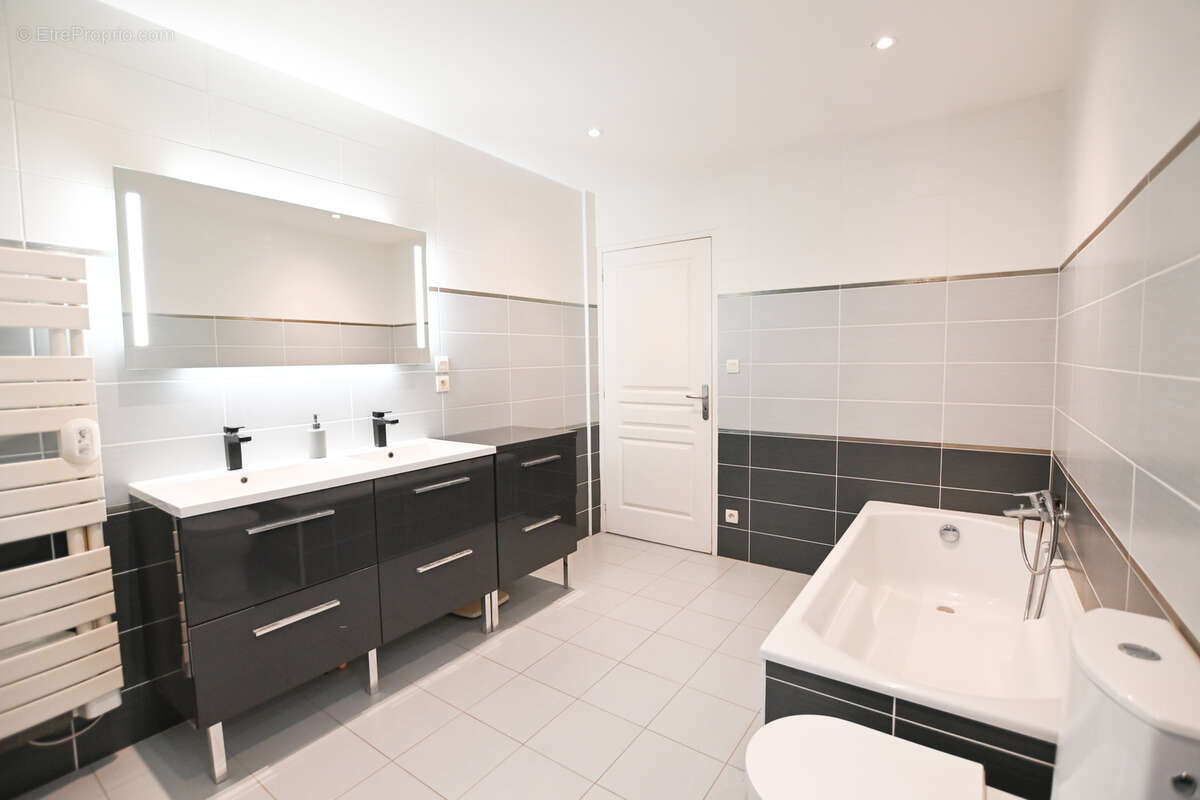 Maison à SAINT-FREGANT