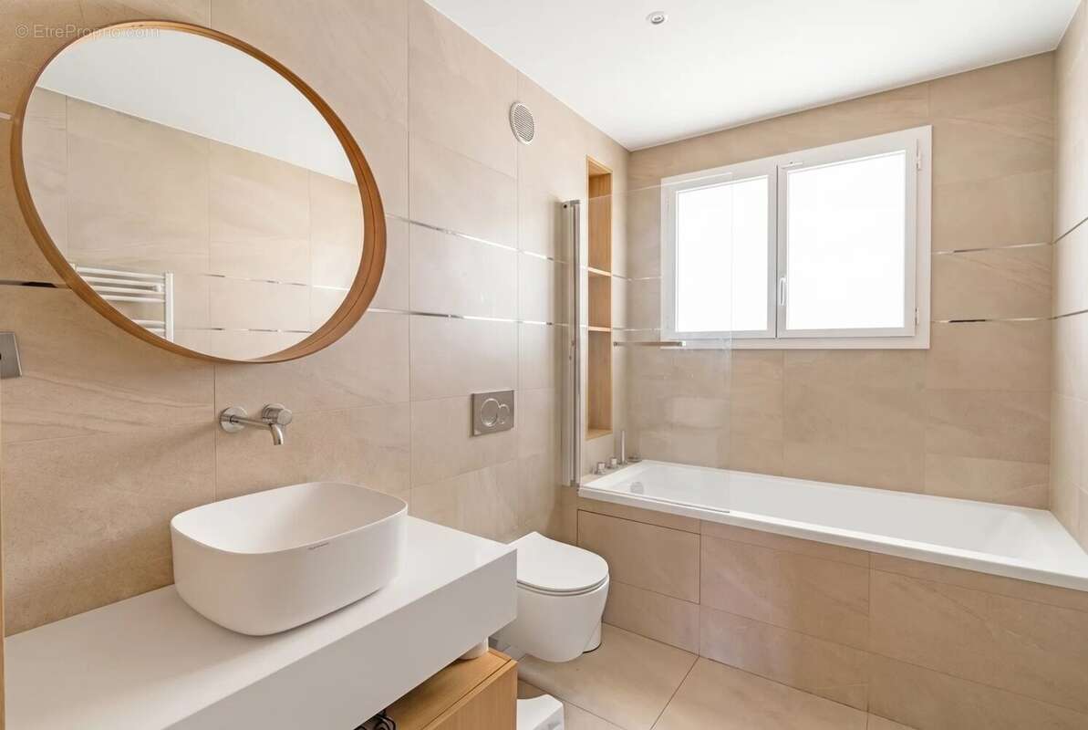 Appartement à NEUILLY-SUR-SEINE