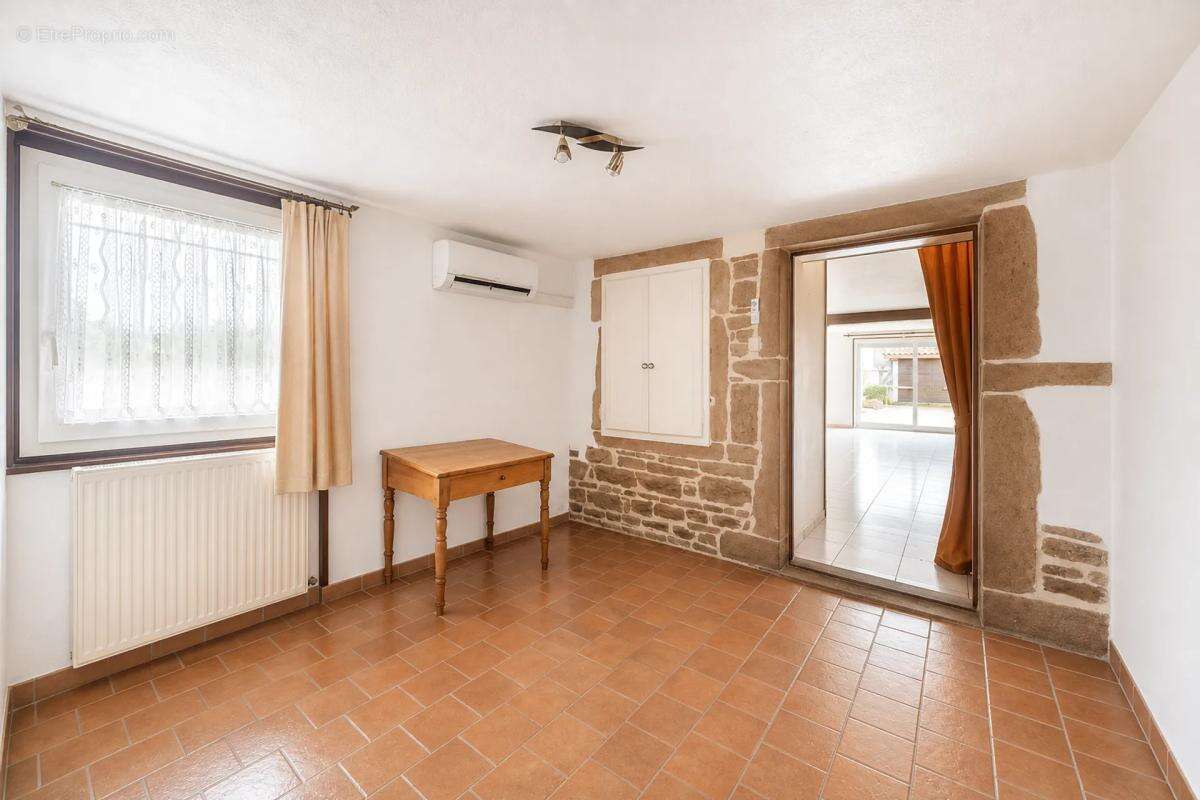 Maison à BAGE-LA-VILLE