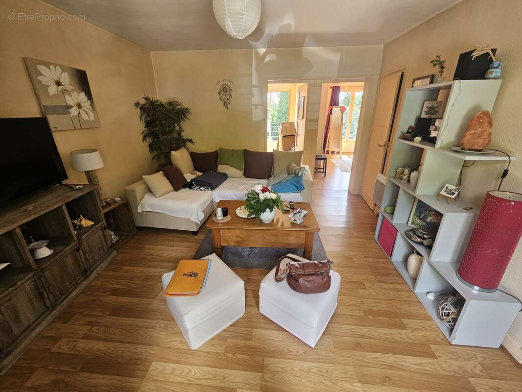 Appartement à SAINT-LEONARD-DE-NOBLAT