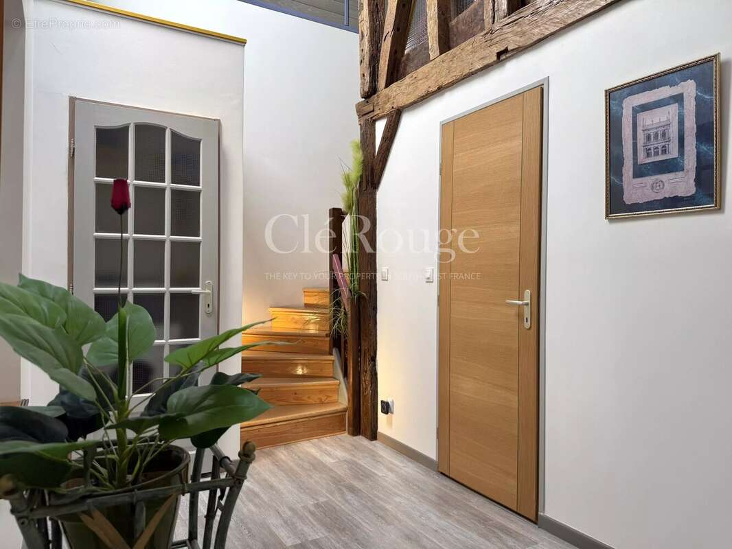 Eymet – Immeuble de rapport au cœur de la bastide avec maison, studio et local commercial - photo 10