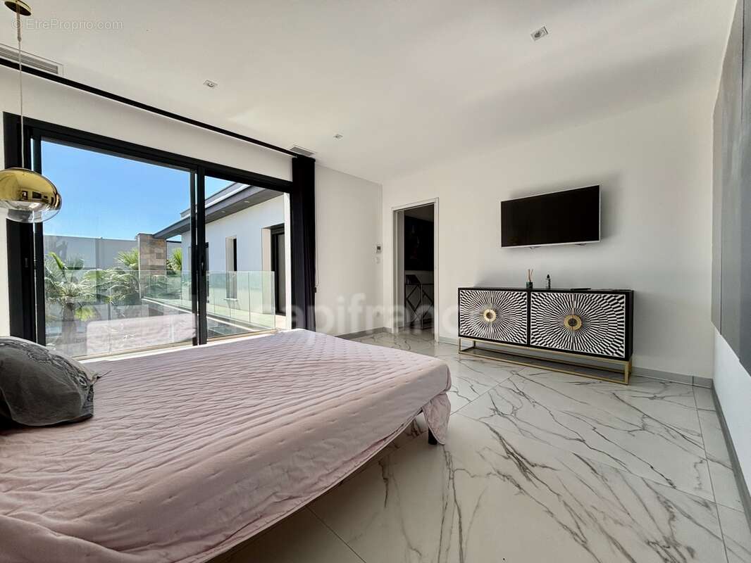 Grau d'agde, villa contemporaine p7 avec double garage, prestations luxueuses proche mer, secteur calme - photo 13