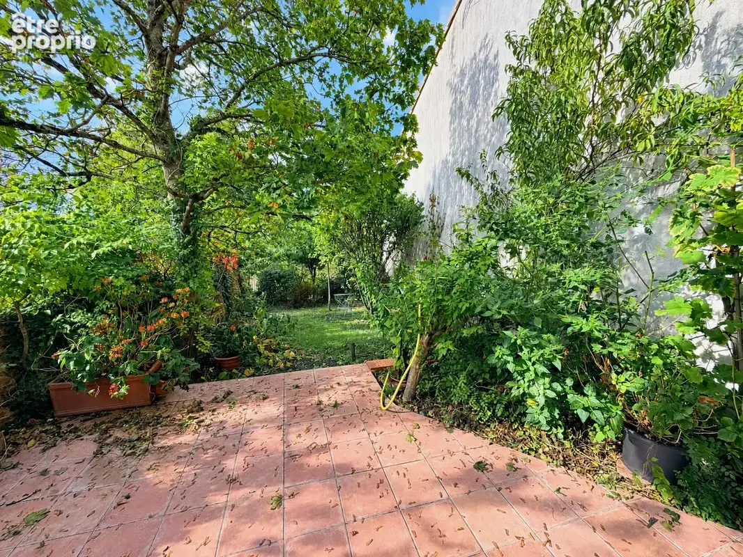 Maison de village atypique de 150 m2 avec jardin, garage et terrain constructible - photo 11