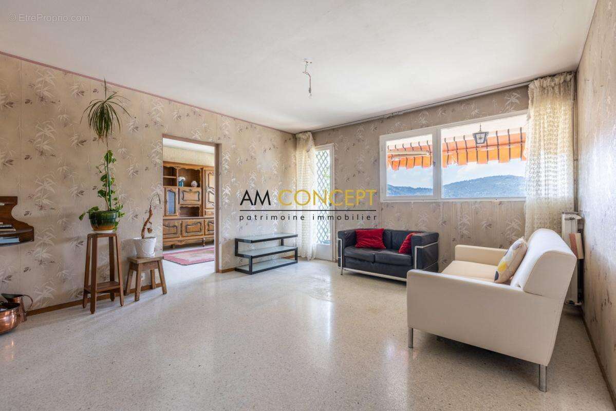 4 pièces lumineux avec balcon, vue dégagée et parking - La - photo 7