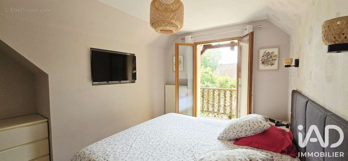 Maison 164 m² à Conde-Sainte-Libiaire  - photo 7