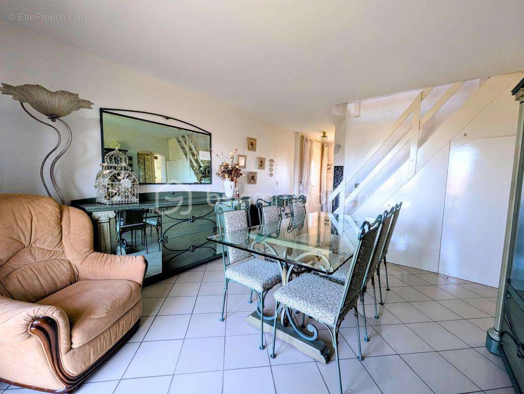 Appartement à OZOIR-LA-FERRIERE