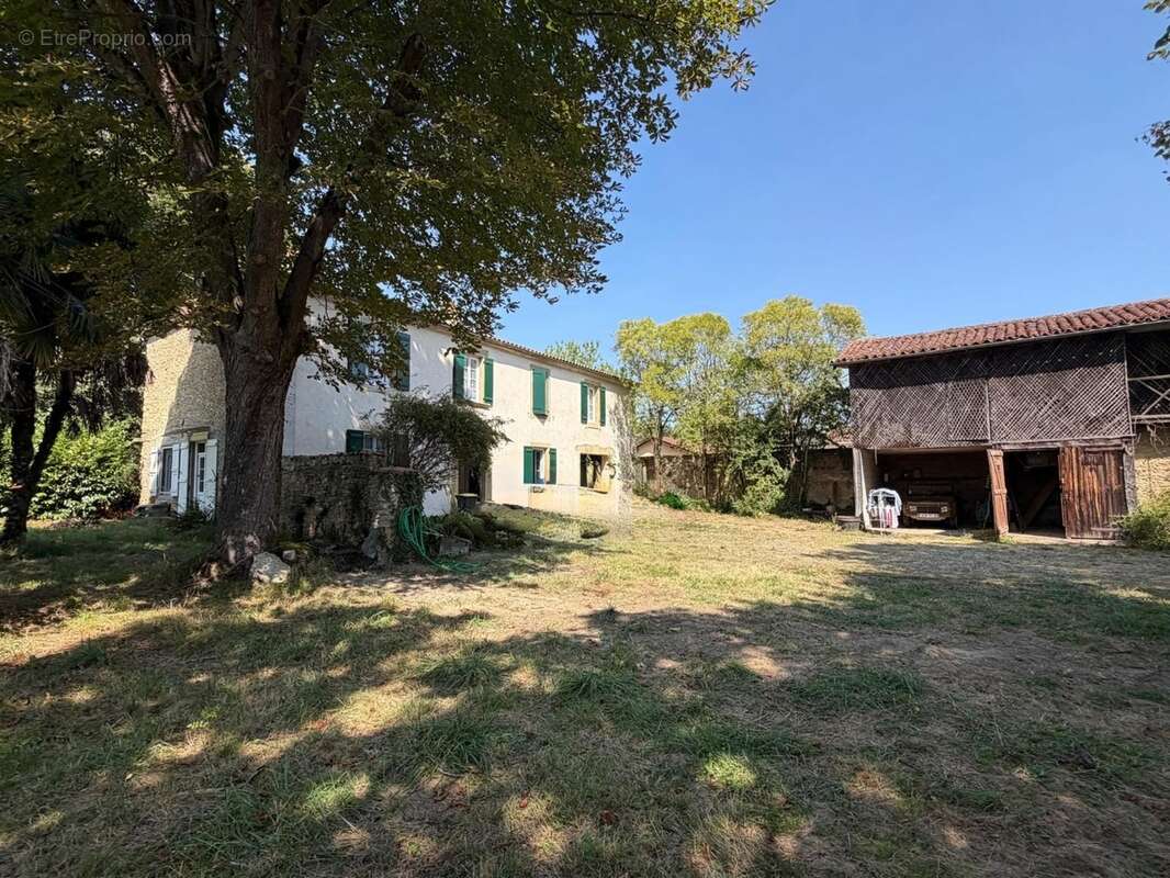 PLAISANCE DU GERS(32): MAISON BOURGEOISE avec garages et dependances , dans son jus, 190m2 sur terrain paysagé et pâture de 5.00 - photo 14
