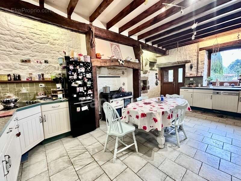 Maison en pierre de 244 m2 habitables avec chambres d'hôtes et 8500 m2 terrain à vendre CHAMP DU BOULT (14) - photo 10