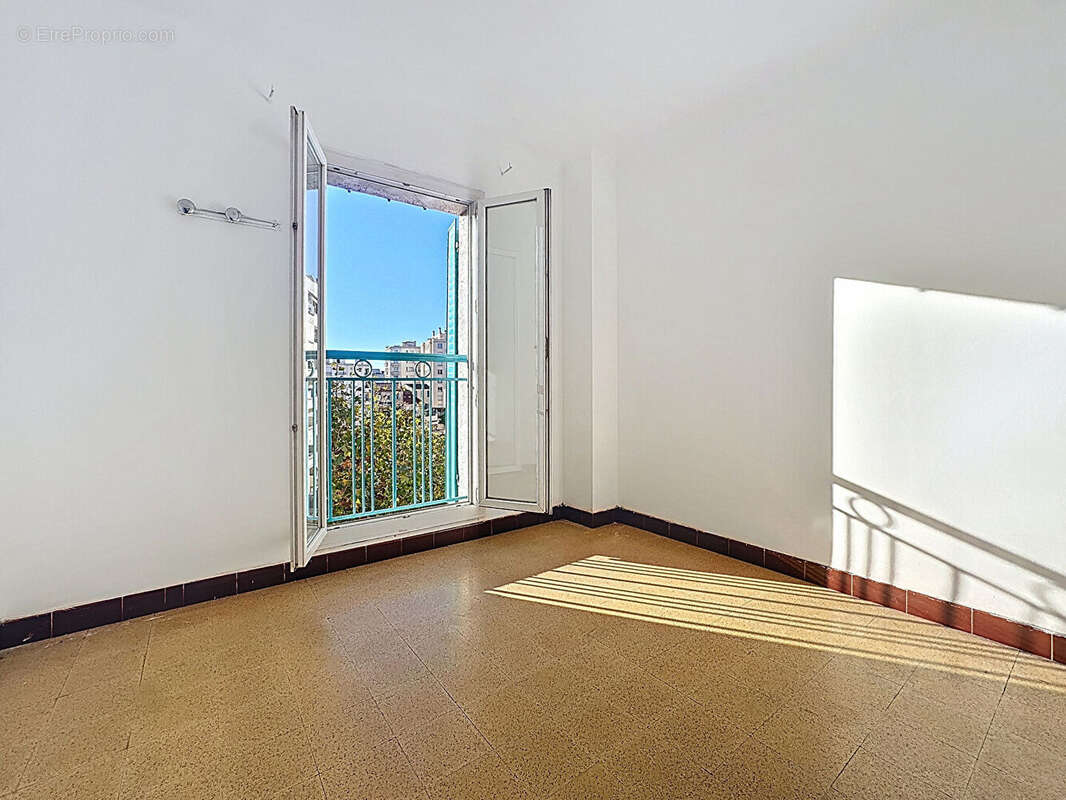 Appartement à MARSEILLE-5E