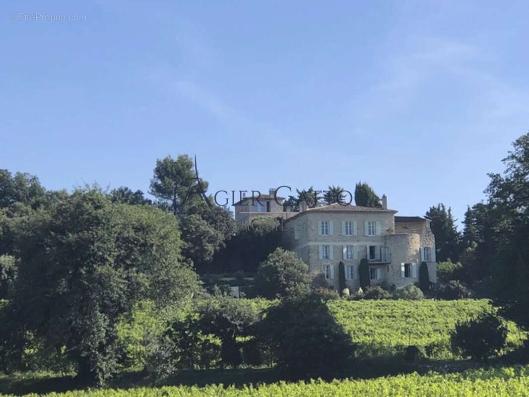 Vaison-la-Romaine, superbe bastide rénovée aux matériaux nobles, pour vivre et accueillir toute l'année. - photo 3