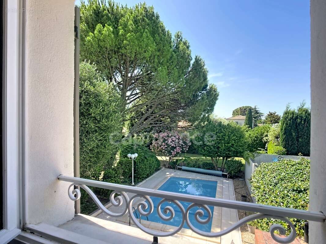 MONTÉLIMAR (26200) – Maison familiale climatisée de 162 m², 5 chambres dont une vaste pièce de 35 m², piscine et jardin clos arb - photo 16