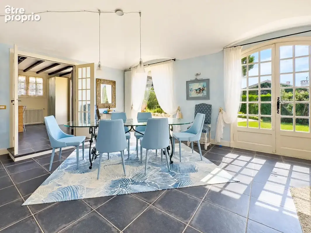 Spacieuse villa avec jardin plat et piscine - photo 7
